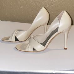 New Ivory Color Leather Heels. Twisted Front Design Peep Toe. Tiny Spec On Side Heel See Pics. Cream Heels With 4-inch Heel, Chic Fitted Wedding Shoes For Summer, Spring Open Toe Fitted Wedding Shoes, Chic Fitted Open Toe Wedding Shoes, Elegant Fitted White Sandals, Elegant Cream Sandals With Pointed Toe, Elegant Cream Closed Toe Sandals, Elegant Cream Pointed Toe Sandals, Beige Fitted Round Toe Wedding Shoes