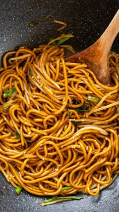 Pan fried noodles in a wok Asian Pan Fried Noodles, Stirfry Noodle Sauce, Stir Fry Noodles Recipe Easy, Chinese Noodle Recipes Lo Mein, How To Cook Chinese Noodles, Lomein Recipes Easy Plain, Quick Stir Fry Noodles, How To Make Stir Fry Noodles, Chinese Lomein Noodle Recipes