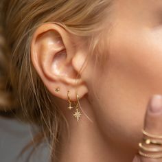 Ear Piercings Small Hoop, Earrings Aesthetic One Piercing, Gold Earrings Inspiration, Feminine Piercings Ears, Gold Double Lobe Piercing, Third Whole Ear Piercing, Earrings Inspiration Gold, Ear Styling Gold Minimalist, Gold Earring Layout