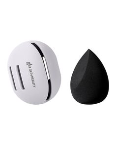 For flawless application every time, our best-selling Makeup Blender Sponge will be your new favorite tool, now with a travel case, perfect for touch-ups on the go. Beauty Blender Case, Makeup Things, Makeup Blender Sponge, Blender Sponge, Makeup Blender, Expensive Taste, Elegant Makeup, Makeup Sponge, Beauty Blender