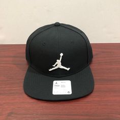 Brand - Jordan Hat Model - Nike Pro Color - Black & White Style Code - Ar2118-013 Condition- Brand New Age - Adult Gender - Unisex Nike Air Jordan 6, Flat Brim Hat, Jordans For Men, Bad Bunny