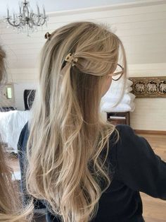 Shorter Layered Haircuts, Rhode Aesthetic, Matilda Djerf Hair, Old Money Hairstyles, Hairstyle For Work, Hairstyles Female, Costal Granddaughter, Djerf Avenue, Peinados Recogidos