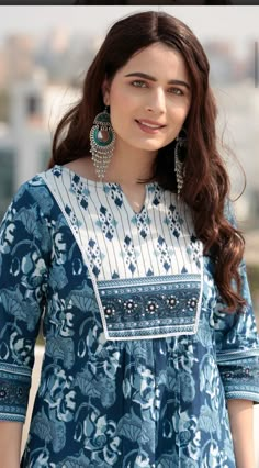 Print Kurti Designs Latest, Jaipuri Kurti Designs, Bride Fashion Photography, Jaipuri Print, Neck Patterns, Simple Kurta, Stylish Kurtis Design