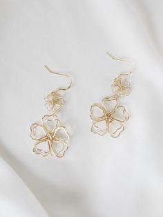 Material: 925 sterling silver Camellia Earrings, Ear Clips, Floral Bracelet, Girly Accessories, Earrings Ear, Floral Necklace, Floral Earrings, Diy Accessories, Flower Jewellery