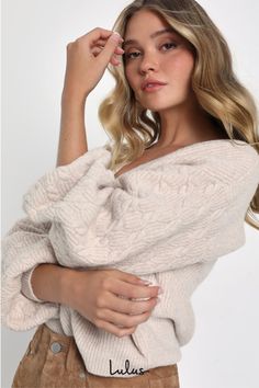 You'll always welcome cooler days when you've got the Lulus Slope Sweetie Heather Beige Cable Knit Balloon Sleeve Sweater! Heathered medium gauge knit shapes this cozy sweater that's sure to become a seasonal favorite! Balloon sleeves (with fitted cuffs) boast a classic cable knit texture as they frame a ribbed knit bodice with a relaxed fit and a deep V-neckline. Add some boots and an oversized scarf and you'll be chalet chic in no time! Fit: This garment fits true to size. Length: Size medium Chalet Chic, Balloon Sleeve Sweater, Pretty Sweaters, Snow Days, Lulu Fashion, Knit Texture, Comfortable Sweater, Oversized Scarf, Cozy Sweater