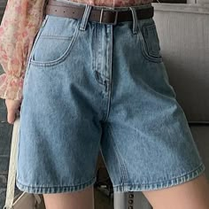 FREE SHIPPING ON ALL ORDERS OVER $50 | 100% SATISFACTION GUARANTEED Click "ADD TO CART" To Get Yours Now | Up To 60% OFF ✨  The Arimonz Women Denim Shorts High Waist Belted Loose Short Jeans Mom Shorts is a wardrobe staple for the season. This pair comes with a not-so-right rise and a mid-rise waist that will soften your look and shape your silhouette. The denim short jeans have an elastic waistband, belt loops, and 4 pocket design. The straight-leg style is super cozy and worn without being ove Outfit Aesthetic Ideas, Outfit Inspo For Summer, Women Denim Shorts, Streetwear Shorts, Female Shorts, Summer Streetwear, Basic Shorts, Jeans Mom, Short Jeans