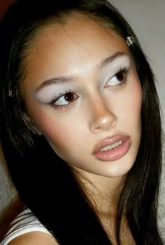 Make Up Dark Hair, Wide Face Makeup, 2010 Makeup, Arched Brows, Bold Lip Makeup, Barely There Makeup, Bombshell Makeup, Date Night Makeup