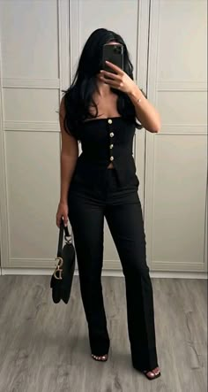 Cute Professional Dresses, Black Dress Pants Outfit Women, Feminine Fatale Outfit, Dress Pants Outfits For Party, Dinner Outfit Classy, Simple Outfits For School, Fasion Outfits