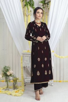 Mirage | Pakistani Designer Outfit | Sarosh Salman Tikki Design, Aloo Tikki Recipe, Maroon Dupatta, Aloo Tikki, Velvet Pant, Suite Design, Asian Dresses, Resham Work, Designer Punjabi Suits