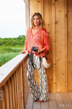 Amazing day-time honeymoon outfit, as seen on Vogue Editor Valerie Boster Print Mixing, Funky Pants, Africa Style, Mixed Prints, Spring Clothes, Easy Style, Vacation Wear, Vacation Style, First Girl