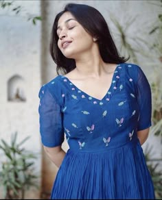 Blue Color Frock Design, Hand Designs For Frocks, Embroidery Frocks For Women, Designer Frocks For Women, Neck Designs For Frocks, Simple Cotton Frocks For Women, Cotton Frocks For Women, Churidar Design, Modest Street Fashion