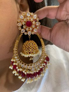 Jumka Design Gold, Jadau Sets, Vintage Indian Jewelry, Gold Jewelry Prom, Lucky Earrings, Jadau Jewellery, Model Blouse Designs, Rajputi Dress, Jewelry Prom