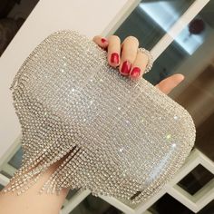 new shiny diamond ladies fringed hand bag bag bag bag night party party bride Xiekua package Dance Fits, Wedding Parties Colors, Messenger Bag Leather, Woman Hand, Fringe Handbags, Purses Vintage, Wedding Handbag, Bling Fashion, Aldo Bags