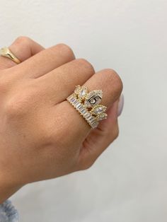 15 year crown ring, it has cubic zirconias that add brightness to the piece, size 7 but we can make it to the measurement you need, you can use it daily you can even bathe, swim or exercise if you have the piece using, available in different colors, if you have any questions send a message, item sold by piece, weigh undetermined. Gold Cubic Zirconia Crown Ring, Luxury Crown Design Cubic Zirconia Rings, Luxury Cubic Zirconia Rings With Crown Design, Cubic Zirconia Diamond Ring With Crown Design, Luxury Crown Promise Ring, Luxury Crown Shaped Promise Ring, Luxury Crown-shaped Promise Ring, Cubic Zirconia Crown Design Rings, Cubic Zirconia Rings With Crown Design