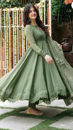 Simple Anarkali Suits, Stylish Kurtis, Simple Frock Design, Stylish Kurtis Design, Long Frock Designs, Simple Frocks, Anarkali Dress Pattern, Stitching Dresses, Long Kurti Designs