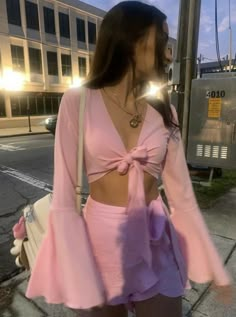 Houseparty Outfits, 1920 Fashion, Fest Outfits, 2020 Fashion Trends, 2000s Fashion Outfits, Mode Inspo, Pink Outfit, Mode Inspiration