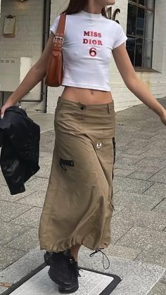 Jacquie Alexander, Cargo Skirt Outfit, Cooler Look, Looks Street Style, Night Out Outfit, Cargo Skirt, Outfit Goals, Outfits Casuales