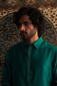 This emerald green pathani kurta set is a stunning choice for festive occasions like mehendi. The subtle embroidery on the placket adds a touch of elegance without being over the top. Paired with a coordinating salwar in a color-on-color design, it strikes the perfect balance between traditional and stylish. This set is sure to become a go-to piece in your wardrobe for celebrating special moments!