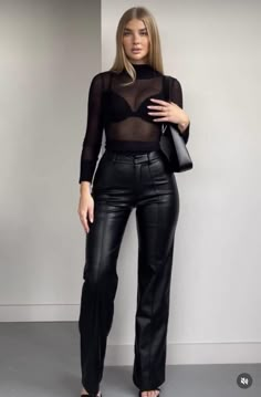 Chic Jazz Bar Outfits for Every Season - Style & Elegance Guide Jazz Bar Aesthetic, Winter Going Out Outfit Night, Houseparty Outfits, Leather Pants Outfit Night, Winter Going Out Outfit, Night Out Outfit Clubwear, Outfits Guide, Lederhosen Outfit, Bar Aesthetic