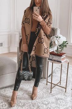 Styling Louis Vuitton Scarf, Gucci Scarf Outfit, Gucci Scarf, Scarf Outfit, Pixie Cut Wig, Autumn Outfits, Fall Winter Fashion, Scarf Print, Cute Outfit