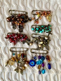 Kilt Pin Brooches With Beads, Beaded Bronze Brooch Pin, Decorative Beaded Kilt Pin Scarf/shawl Pin Brooch, Bag Charm Brooch - Etsy UK Kilt Pin Jewelry, Safety Pin Art, Repurpose Jewelry, Wearable Crafts, Safety Pin Crafts, Buttons Crafts Diy, Kilt Pin Brooches, Costume Jewelry Crafts, Scarf Pins