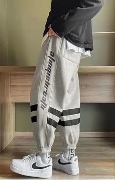 Sport Style Outfits, Men Pants Pattern, Jogging Pants Men, Shoes Fashion Photography, Sweat Pant, Mens Jogger Pants, Masculine Style, Guys Clothing Styles