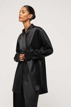 Explore Michael Lo Sordo's 'Boy' silk-satin shirt. Tailored to perfection in a slightly loose fit, this silk-satin shirt exudes elegance and sophistication. The long length and oversized cuffs give it a relaxed yet insouciant feel, making it the perfect choice for any occasion. Leave the first few buttons undone for a touch of nonchalance and pair it with the coordinating Relaxed Silk Boy Pant for a complete ensemble. Bond Girl Outfits, Boss Woman, White Halter Dress, Bond Girl, Black Halter Dress, Boy Shirt, Maxi Dress Navy, Daniel Craig, Satin Shirt