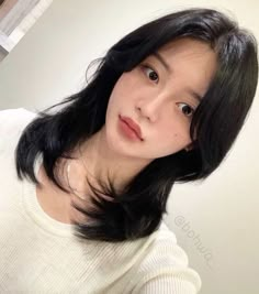 Korean Hair Inspo Short, Medium Hair Korean Style Haircuts, Short And Long Haircut, Layer Hair Korean, Short Korean Hair, Korean Hair Cuts, Cute Haircuts For Medium Hair, Short Hair Korean Style, Hair For Long Face