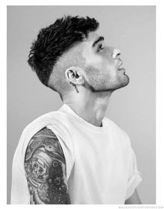 Zayn Malik Hairstyle, Zayn Malik Style, Men Haircut Curly Hair, Zayn Malik Pics, Stylish Short Haircuts, Men Hair Color, Faded Hair, Cool Hairstyles For Men