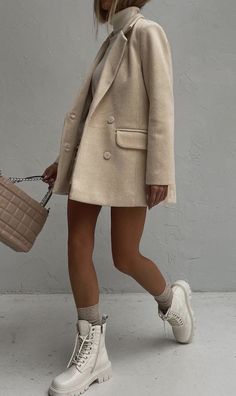 Outfit Minimalista, Beige Outfit, Autumn 2022, Early Fall Outfit, Neutral Outfit, Autumn Outfits, Fall Street Style, Blazer Outfits, Outfit Inspo Fall