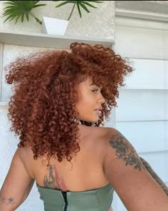 Copper Hair On Black Women Curly, Red Brown Curly Hair Natural, Ginger On Curly Hair, Copper Curly Hair With Highlights, Auburn Hair Color Curly, Copper Hair Color Curly, Ginger With Blonde Highlights Curly Hair, Copper Curly Hair Natural Curls, Ginger Curly Hair Black Women