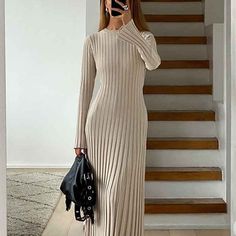 Stay Stylishly Cozy This Autumn With This Elegant Solid Pleated Knitted Maxi Dress. Designed With A Casual Round Neck, Long Sleeves, And A Chic Lace-Up Detail At The Waist, This Dress Offers Both Comfort And Sophistication. Perfect For High Street Or Everyday Wear, It’s Ideal For Layering And Versatile Enough To Transition From Day To Evening. With Its Flattering Pleated Design, This Dress Brings Effortless Elegance To Any Wardrobe Fashion Patchwork, Long Knitted Dress, Maxi Dresses Fall, Knit Maxi Dress, Dress Autumn, Bodycon Maxi Dresses, High Waist Fashion, Body Con Dress, Maxi Robes