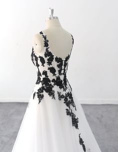 Gothic Style Wedding, Wedding Dresses Gothic, Black And White Wedding Dresses, Black Lace Wedding Dress, Black Lace Wedding, Wedding Dresses Black, Pretty Wedding Dresses, Victorian Wedding, Etsy Wedding Dress