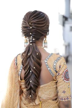 Pony Hairstyle For Wedding, Poni Hairstyle, Diamond Chocker, Reception Hairstyle, Reception Hairstyles, Butterfly Hairstyle, Lehenga Hairstyles, Hair Style On Saree, Hair Wedding Styles