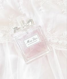 Pink Elegant Aesthetic, Miss Dior Perfume, Elegant Perfume, Dollete Coquette, Miss Dior Blooming Bouquet, Dollette Coquette, Hyper Feminine, Pink Angel