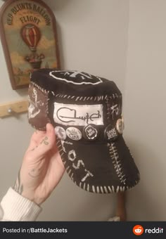 Crust Hat Punk, Metal Subculture, Diy Goth Clothes, Punk Hat, Crust Pants, Folk Punk, Battle Jackets, Punk Diy