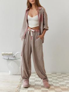 Description Unwind and relax in style with our Pink Loose Pajama Set. This luxurious loungewear is designed to provide you with the utmost comfort while making you feel effortlessly chic.Crafted from soft and breathable fabric, this pajama set feels gentle against your skin, ensuring a comfortable night's sleep. The loose, relaxed fit allows for freedom of movement, making it perfect for lounging around the house or getting a good night's rest.The pink color exudes a sense of femininity and char Top In Pizzo, Plaid Shirt Outfits, Stylish Pajamas, Patchwork Shirt, Contemporary Chic, Mode Design, Turndown Collar, Pyjama Set, Womens Casual Outfits