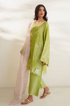 Winter Suits Pakistani, Pakistani Printed Suits, Kaftan Suit, Pink Organza Dupatta, Sims Closet, Mina Hasan, Summer Casuals, Sania Maskatiya, Silk Kurti Designs