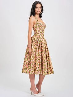 Behold our Niya maxi dress, a stunning union of style and ease. Delicately crafted from a charming floral print fabric, it exudes feminine allure with every step. The drop waist design imparts a contemporary silhouette, while padded cups ensure a flattering fit. Practicality meets elegance with convenient pockets discreetly integrated into the design. Structured with built-in bones and hard mesh supporting the hemline, it promises both form and function. Seamlessly finished with an invisible zipper, this dress is a flawless choice for any special occasion, offering both grace and sophistication. Materials: Linen Length from underarm: Approx 39 inch / 99 cm Stretch Factor: Non Stretch Clean: Dry-clean only Model Is Wearing A Size XS (US-2) Model Is 5'11'' lighting on images. The product ima