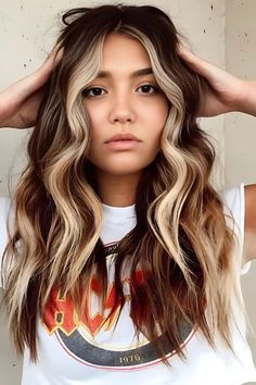 Chunky Highlights Spring Hair Color Ideas, Chunky Blonde Highlights, Chunky Highlights, Cute Hair Colors, Hair Mistakes, Spring Hair Color, Spring Hair, Brown Hair Balayage