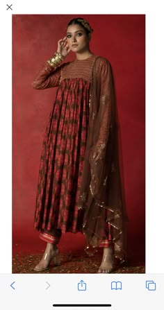 Heavy Suits, Indian Outfits Lehenga, India Dress, Cotton Kurti Designs, Kurta Design, Indian Dresses Traditional, Dress Design Patterns, Kurti Neck Designs