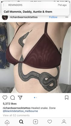 Stomach Tattoos Women, Tattoo Snake, Tattoos Geometric, Stomach Tattoos, Stylist Tattoos, Sternum Tattoo, Incredible Tattoos, Cute Tattoos For Women