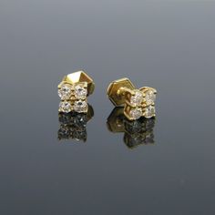 Weight:2.9gr Metal:18kt Yellow Gold (tested) Stones:8 Diamonds *Cut:Brilliant *Total Carat Weight:1ct approx. *Colour:I/J *Clarity:SI  Condition:Very Good Comments: These beautiful earrings are set with 8 round brilliant cut diamonds in a square design - they have a good colour and clarity. The total carat weight is around 1ct. They are fully made in 18kt yellow gold (tested) Dimensions: *Length:7mm / 0.27in *Height: 7mm / 0.27in All our items comes with either a gemmological report or a jewelle Luxury Cluster Diamond Earrings For Anniversary, Formal Cluster Diamond Earrings With Brilliant Cut, Luxury Diamond Cut Yellow Gold Diamond Earrings, Luxury Yellow Gold Diamond Earrings With Brilliant Cut, Luxury Yellow Gold Brilliant Cut Diamond Earrings, Luxury Yellow Gold Diamond Cut Earrings, Luxury Cluster Diamond Earrings With Single Cut Diamonds, Luxury Brilliant Cut Yellow Gold Diamond Earrings, Luxury Cluster Diamond Earrings