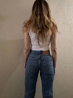 vintage Levi's are truly the best quality.  these feature a tapered leg with an easy to wear wash and zipper fly. in perfect condition  *Waist: 28in *Length:41in *Inseam: 31in *Label: 550 relaxed fit tapered fit 3 jr Levis 550 Jeans Outfit Women, Levis 550 Jeans Outfit, 70s Prairie Dress, Levis 550 Jeans, Jeans Outfit Women, Jeans Outfit Summer, Levis Vintage, Vintage Levis Jeans, Levis 550