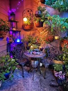 Cute Small Garden Ideas Backyards, Outdoor Ideas Front Yard, Whimsigothic Tiny Home, Maximalist Garden Decor, Boho Farm Aesthetic, Aesthetic Yard Ideas, Maximalist Yard, Boho Aesthetic Home Decor, Whimsigothic Home Exterior