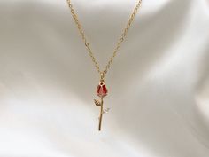 -----  Red Rose  Necklace ------ * Finish * 18K Gold Plated  * Necklace Sizes * 16 - 23 inches * Pendant Size ~29x9mm -----QUALIFY FOR FREE SHIPPING ----- US Orders 🇺🇸 - Free Shipping on all US Orders over $35 CA Orders 🇨🇦 - Free Shipping on all Canadian Orders over $50 Free shipping discount will be applied at checkout, happy shopping! 💛 ----- PACKAGING/EASY GIFTING ----- * Items purchased will arrive in a beautiful jewelry box ready to be gifted  * Processing time: 1-3 business days * All Dainty Rose Necklace, Shopping Packaging, Dainty Rose, Necklace Flower, Necklace Layering, Rose Pendant, Rose Rouge, Rose Necklace, Necklace Rose