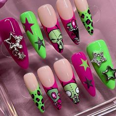 💖💚🌟 custom invader zim set in long almond 🛸 . . . #pressonnails #pressonnailbusiness #nailart #characternail #invaderzim #naildesign #gelnailart #y2knails #halloweennails Gir Tattoo Invader Zim, Invader Zim Nail Art, Gir Nails Invader Zim, Xenomorph Nails, Ptv Nails, Scenecore Nails, Invader Zim Nails, Scene Kid Nails, Monster High Nail Art