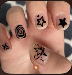 Star Nail Designs Simple, Korean Short Nails Black, Punk Acrylic Nails Short, Grunge Nail Designs For Short Nails, Short Grunge Nail Ideas, Short Alt Nail Ideas, Masculine Nail Art Simple, Goth Beach Nails, Doodles On Nails