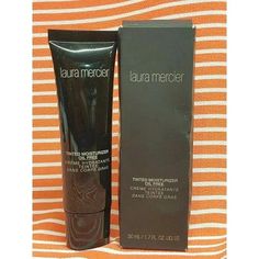 Laura Mercier Tinted Moisturizer Oil Free! Brand New And Boxed! 1.7 Oz - Full Size! Shade - 5w1 Tan Laura Mercier Tinted Moisturizer Oil Free Is A Perfect Blend Of Skincare And Makeup! This Light Weight Formula Helps Control Oil Breakthrough And Gives A Sheer Hint Of Color For A Healthy, Natural Glow. Perfect For All Skin Types, Especially Sensitive Or Oily Skin. Laura Mercier Skincare, Laura Mercier Tinted Moisturizer, Skincare And Makeup, Laura Mercier, Tinted Moisturizer, Skin Care Women, Natural Glow, Oil Free, Oily Skin