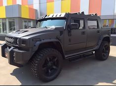 a hummer truck parked in front of a building